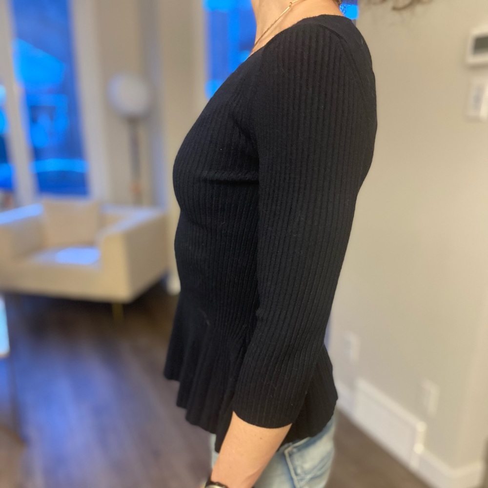 Max&Co V-neck Top - Picture 3 of 3